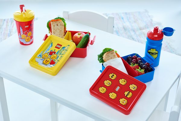 lego lunch box sets, iconic, girl, drinkng bottles, hydration, plastic, design, food, nutrtion, break, friendship,